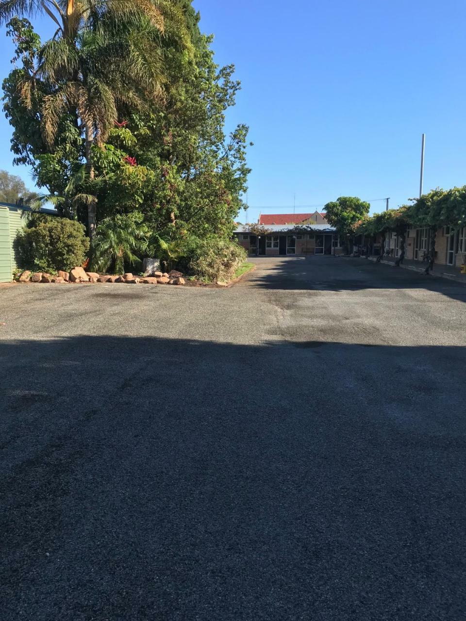Travelway Motel
